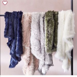West Elm Faux Fur Brushed Tips Throw Pink Blush 💗